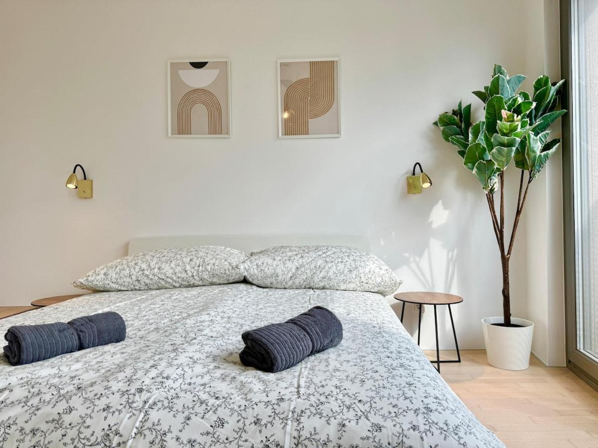 90 M2 Stylish 4 With Parking